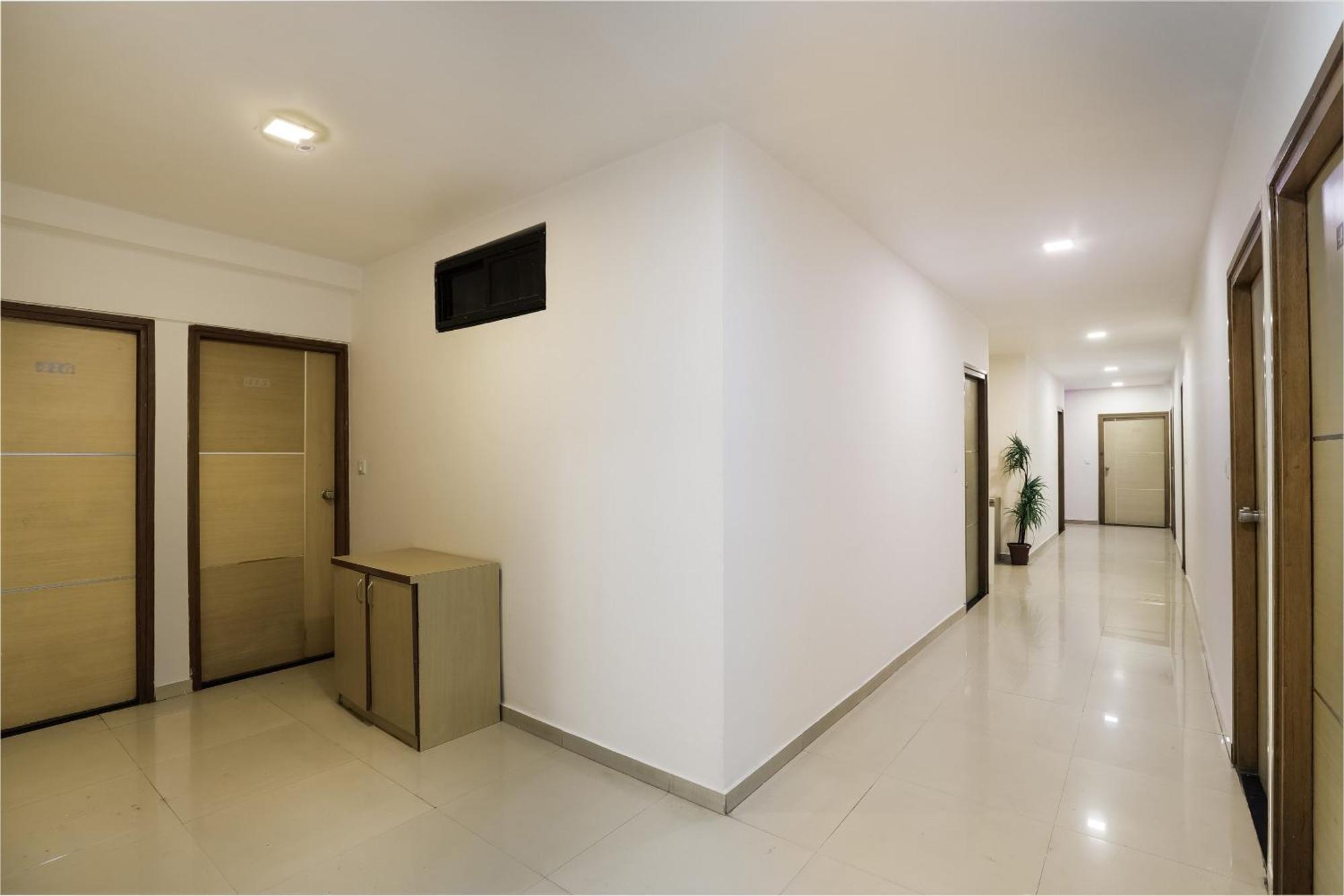 Oyo Hotel D Veeray Ахмедабад Экстерьер фото
